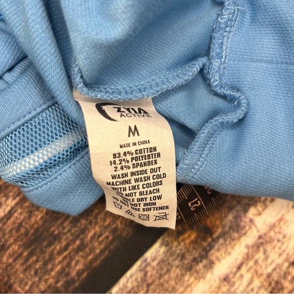 ZYIA cropped hoodie - Picture 10 of 10